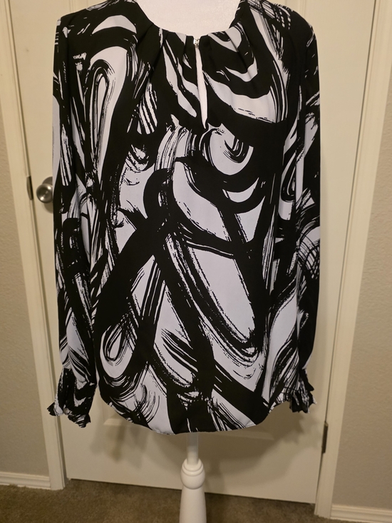 Worthington Tops - Worthington Black and White Abstract Print Blouse